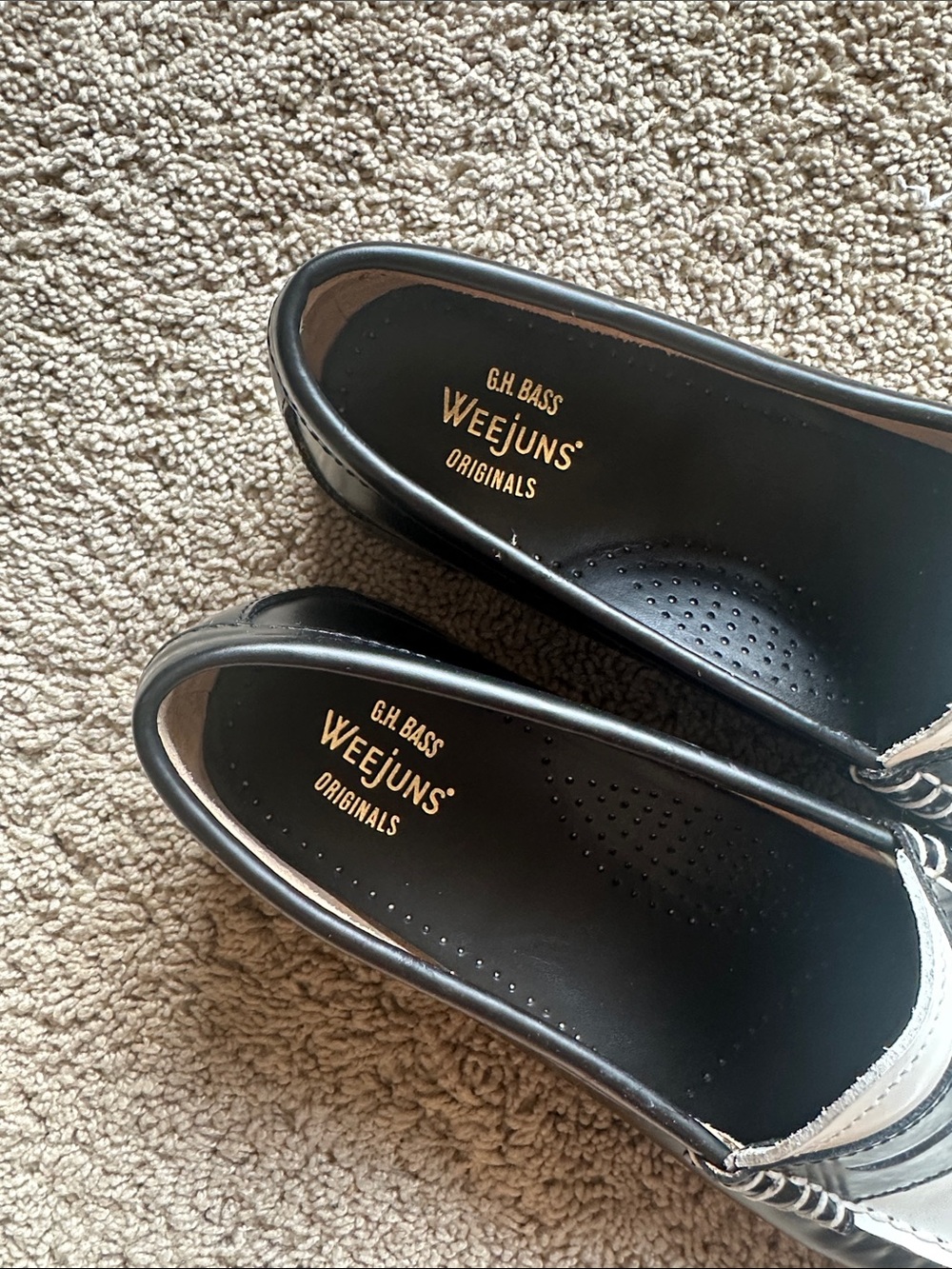 The original Penny loafer! Class black and white color block. Size 9. - Picture 2 of 8